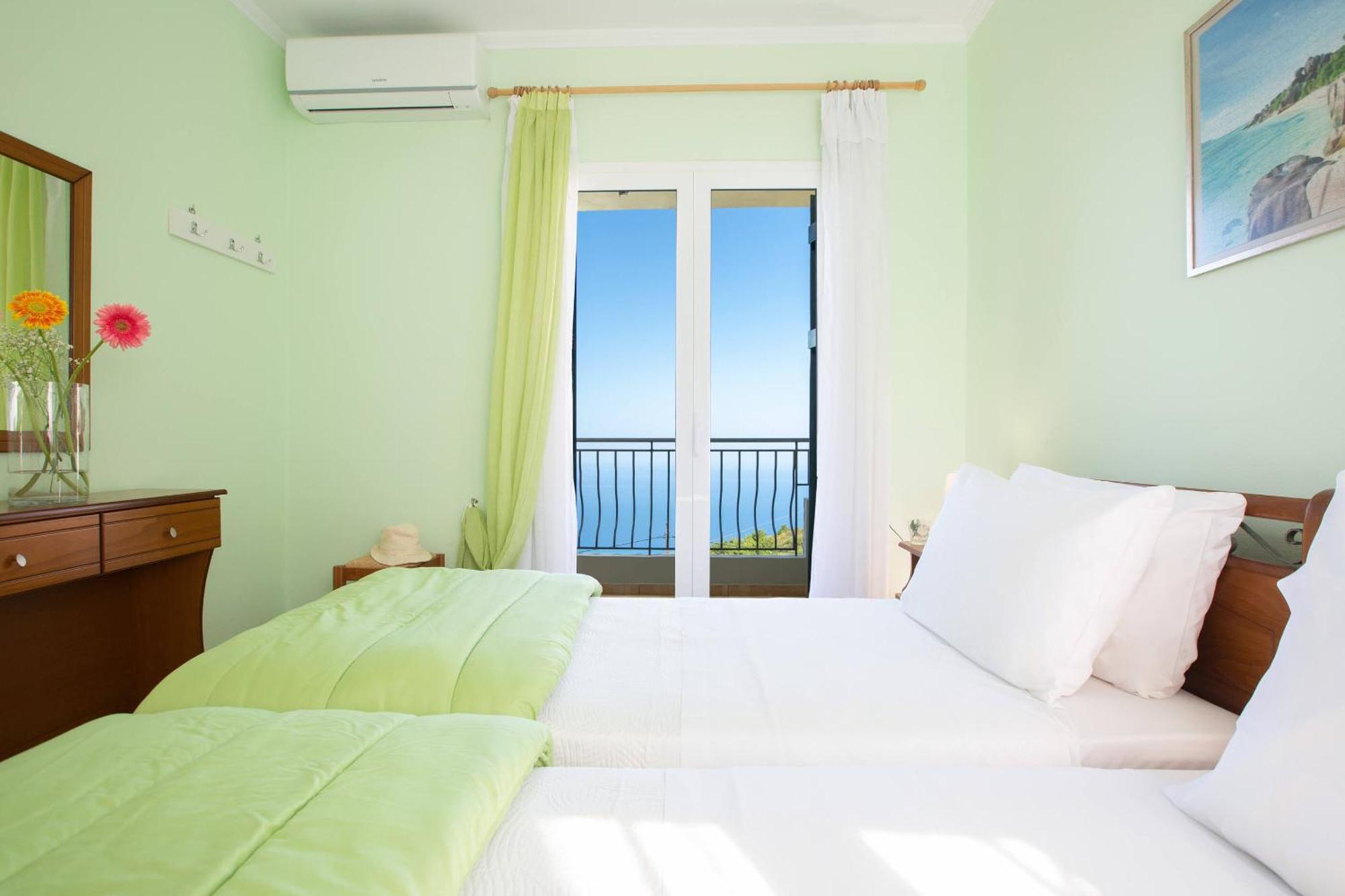Natura Villas Drymon Bagian luar foto